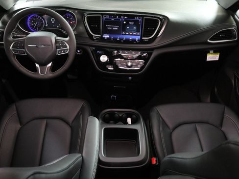 New 2026 Chrysler Pacifica Select image 15