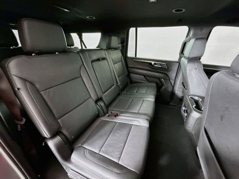 Used 2025 Chevrolet Suburban Z71 AWD/4WD image 19