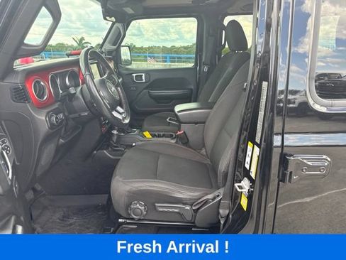Used 2019 Jeep Wrangler Unlimited Rubicon AWD/4WD image 2
