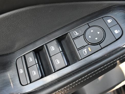 Used 2025 Nissan Rogue SV image 13