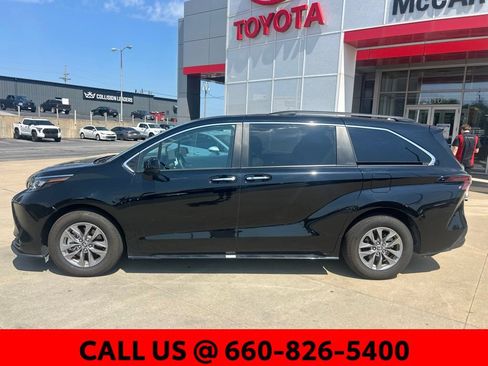 Used 2026 Toyota Sienna XLE FWD image 13