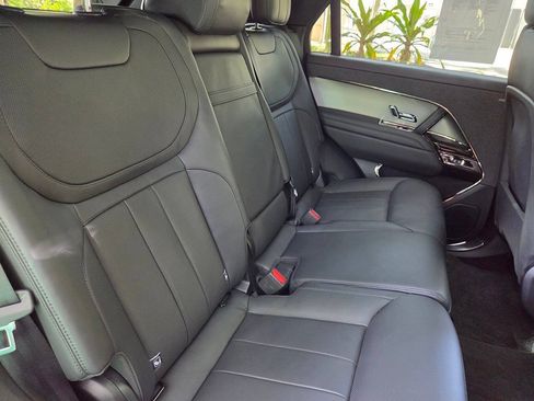 Used 2025 Land Rover Range Rover Sport SE AWD/4WD image 11