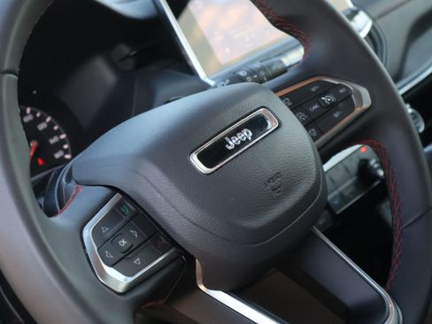 Used 2025 Jeep Compass Trailhawk AWD/4WD image 23