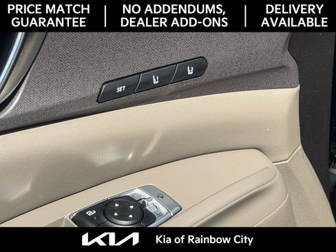 Used 2025 Kia Carnival EX image 11