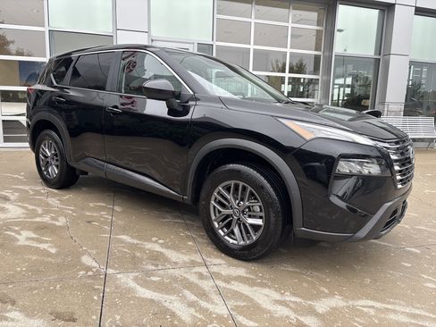 Used 2026 Nissan Rogue SV AWD/4WD image 2
