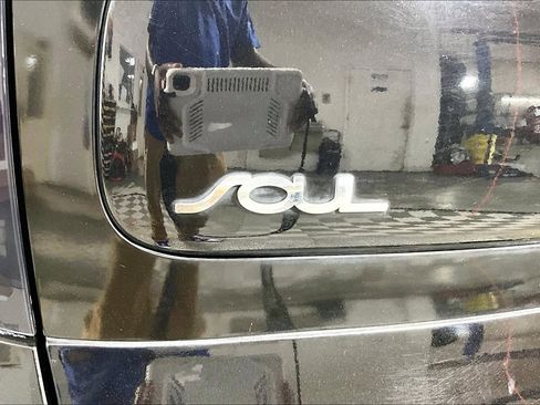 Used 2019 Kia Soul image 14