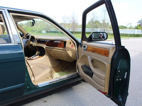 Used 1997 Jaguar XJ6 image 27