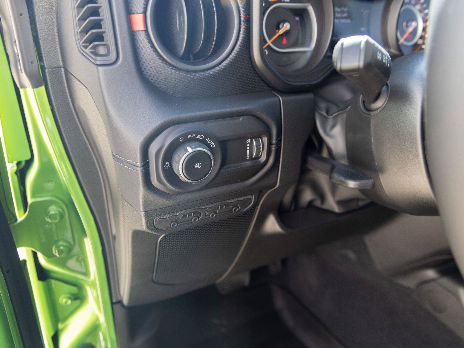 Used 2025 Jeep Wrangler Unlimited Rubicon w/ Safety Group AWD/4WD image 26