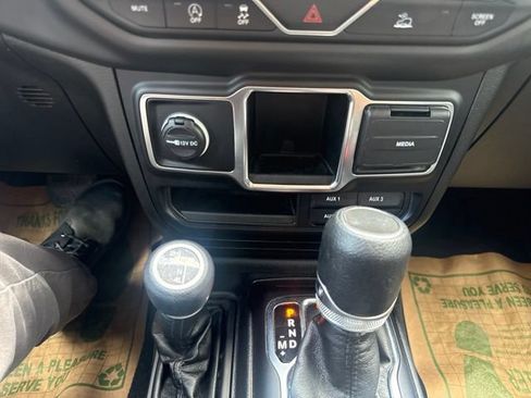 Used 2023 Jeep Wrangler Sport AWD/4WD image 22