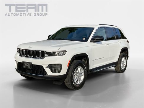 New 2025 Jeep Grand Cherokee Laredo image 3