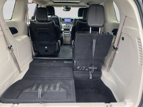 Used 2022 Chrysler Pacifica Limited FWD image 28