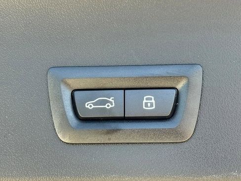 Used 2025 BMW X3 xDrive30i w/ Convenience Package image 16