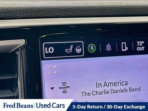 Used 2023 Chrysler Pacifica Touring-L FWD image 25