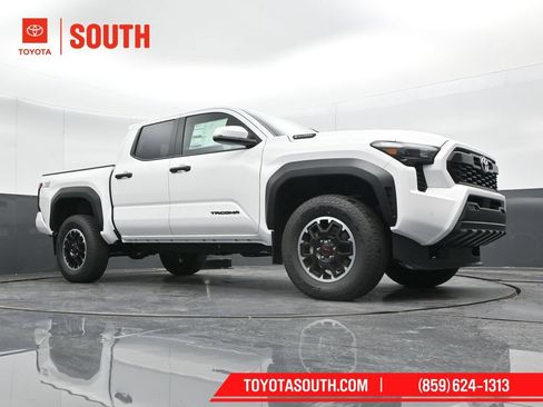 Used 2024 Toyota Tacoma TRD Off-Road w/ TRD Off Road Upgrade Package AWD/4WD image 43