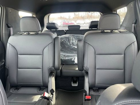 Used 2025 Chevrolet Traverse LT w/ LPO, Floor Liner Package image 16