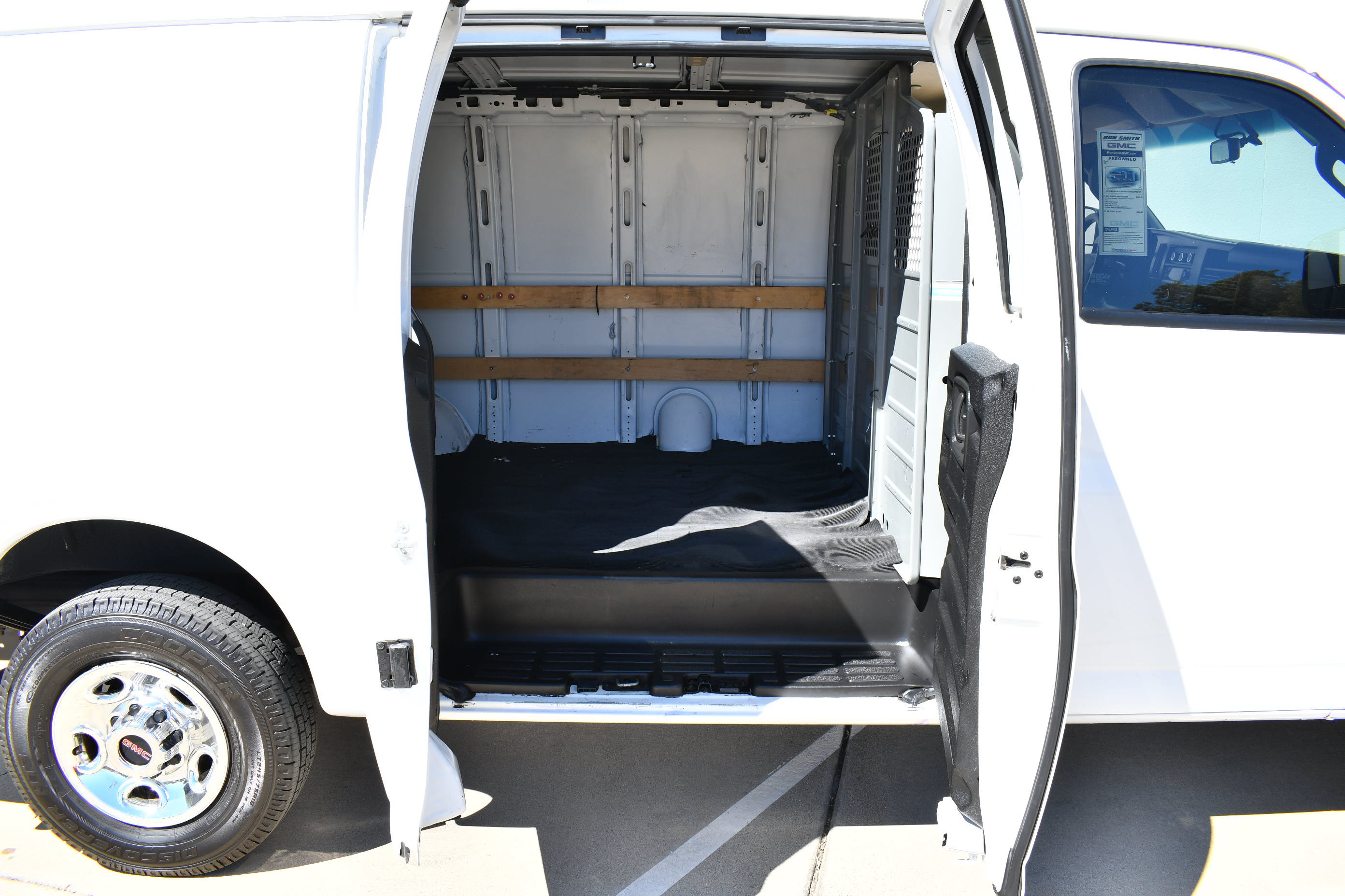 Used 2018 GMC Savana 2500 w/ Driver Convenience Package RWD image 12
