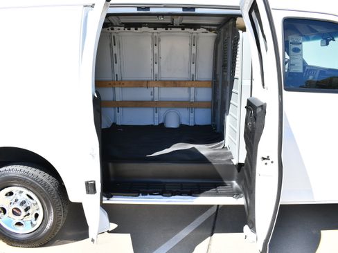 Used 2018 GMC Savana 2500 w/ Driver Convenience Package RWD image 12