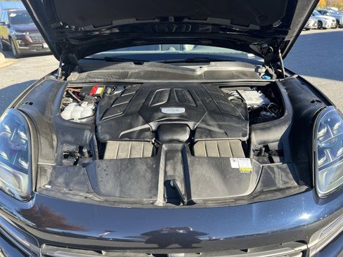 Used 2022 Porsche Cayenne S Platinum image 28