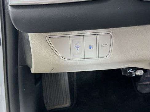 Used 2022 Genesis G70 3.3T RWD image 17