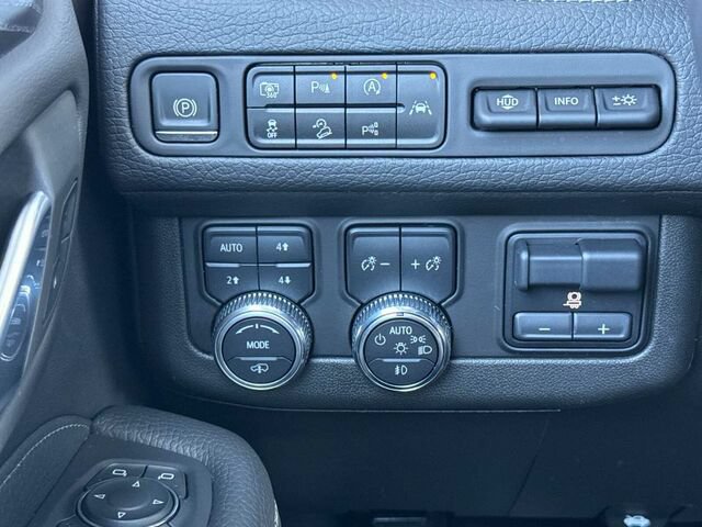 Used 2023 GMC Yukon XL Denali w/ Denali Reserve Package AWD/4WD image 35