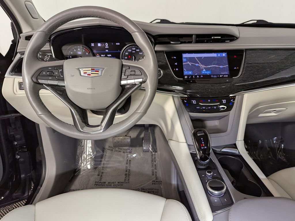 Used 2023 Cadillac XT6 Premium Luxury w/ Technology Package AWD/4WD image 22