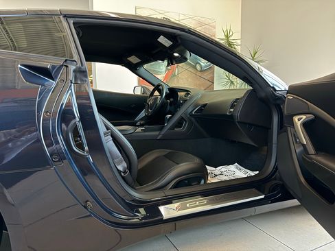 Used 2014 Chevrolet Corvette Stingray Coupe image 10
