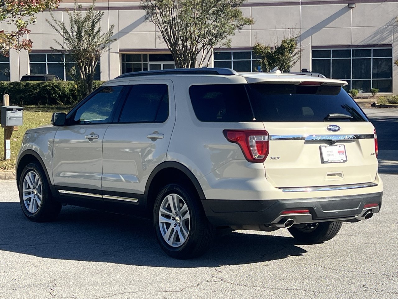 Used 2018 Ford Explorer XLT w/ Equipment Group 202A AWD/4WD image 2