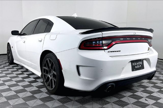 Used 2019 Dodge Charger Scat Pack w/ Technology Group RWD image 2