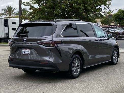 Certified 2023 Toyota Sienna XLE FWD image 44