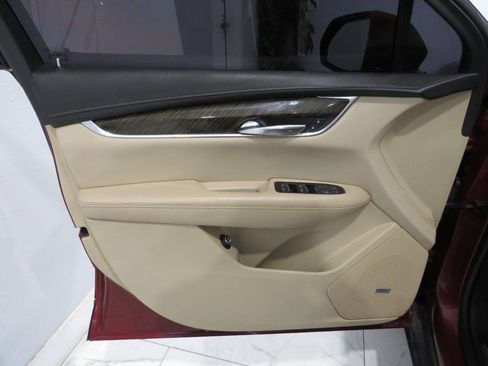 Used 2017 Cadillac XT5 FWD image 24