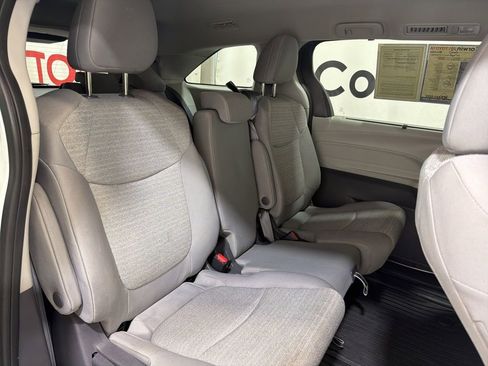 Used 2021 Toyota Sienna LE AWD/4WD image 14