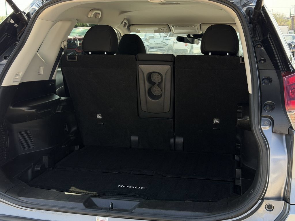 Used 2019 Nissan Rogue SV FWD image 12