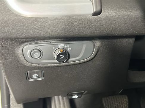 Used 2023 GMC Terrain SLE FWD image 19