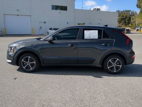 Used 2025 Kia Niro LX image 16