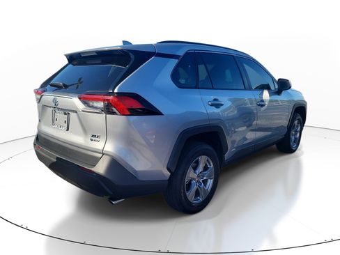 Used 2025 Toyota RAV4 XLE AWD/4WD image 7