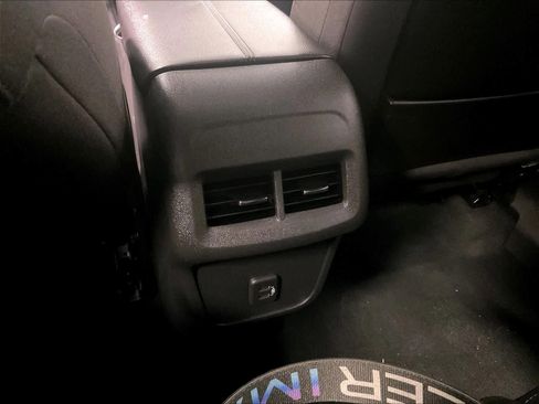 Used 2023 GMC Terrain SLE w/ Driver Convenience Package image 28