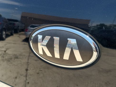 Used 2016 Kia Sedona EX FWD image 6