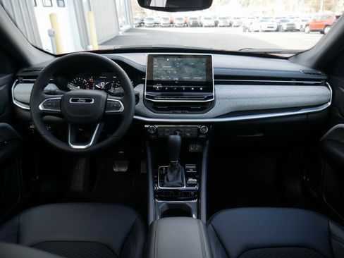 Used 2024 Jeep Compass Latitude w/ Sun and Sound Group image 5