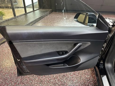 Used 2018 Tesla Model 3 Long Range image 10