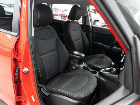 Used 2016 Kia Soul + image 10