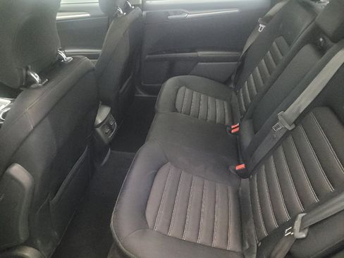 Used 2014 Ford Fusion SE image 18