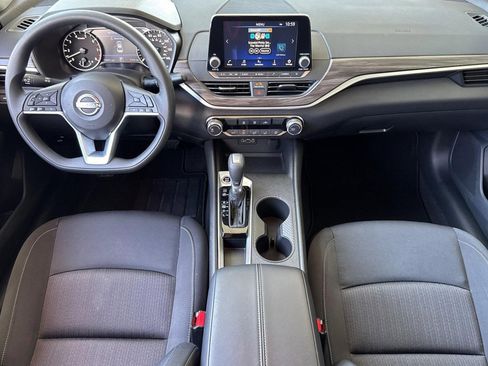 Used 2025 Nissan Altima 2.5 SV FWD image 15