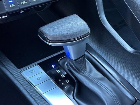 Certified 2025 Hyundai Elantra SE image 21