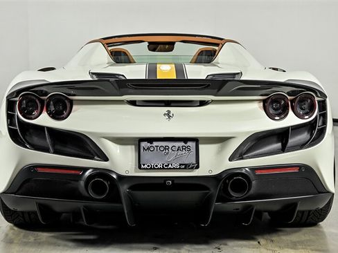 Used 2022 Ferrari F8 Tributo RWD image 9