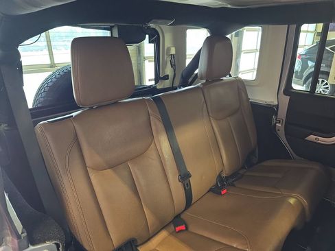 Used 2016 Jeep Wrangler Unlimited Sahara w/ Dual Top Group AWD/4WD image 14