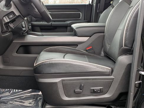 Used 2025 RAM 3500 Laramie AWD/4WD image 10
