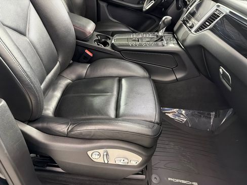 Used 2018 Porsche Macan image 27