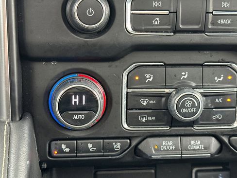 Certified 2023 Chevrolet Suburban Premier image 30