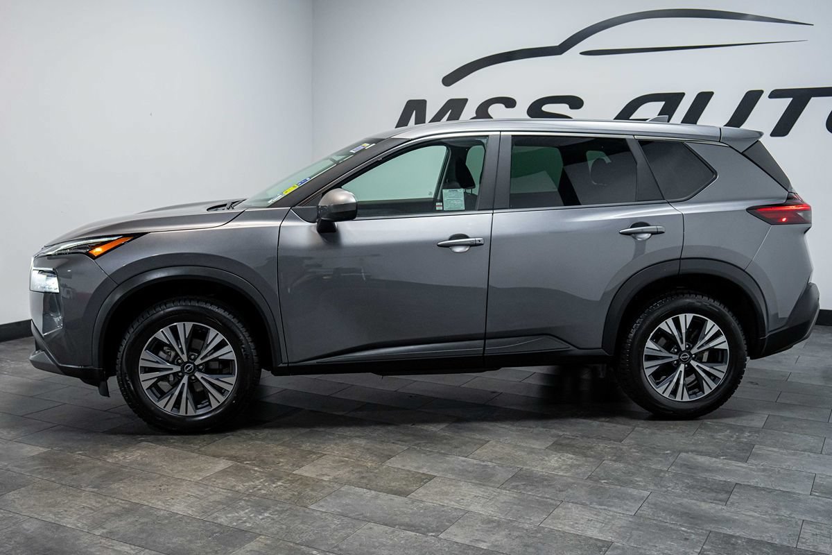 Used 2023 Nissan Rogue SV FWD image 3