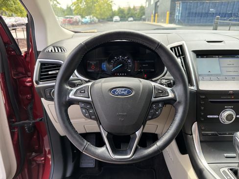 Used 2018 Ford Edge Titanium w/ Technology Package FWD image 18